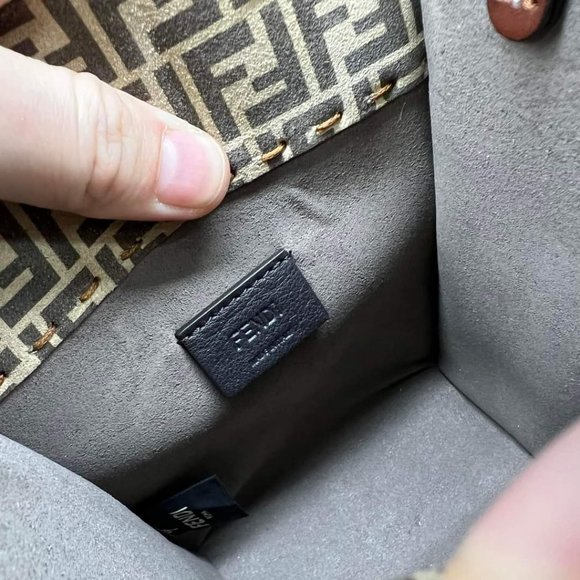 100% Authentic Fendi Shoulder Bag - Picture 14 of 16